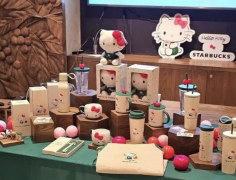 韓国スタバ、ハローキティコラボ！！！